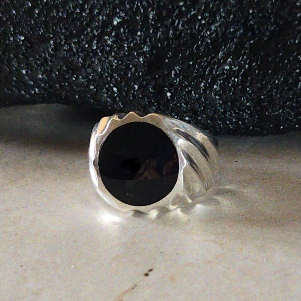Men's Handcrafted Polished Natural Onyx Sterling Silver Ring - Picture 11 of 16